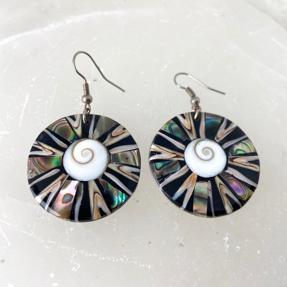 Mother of pearl abalone round shape earrings - Picture 6 of 7
